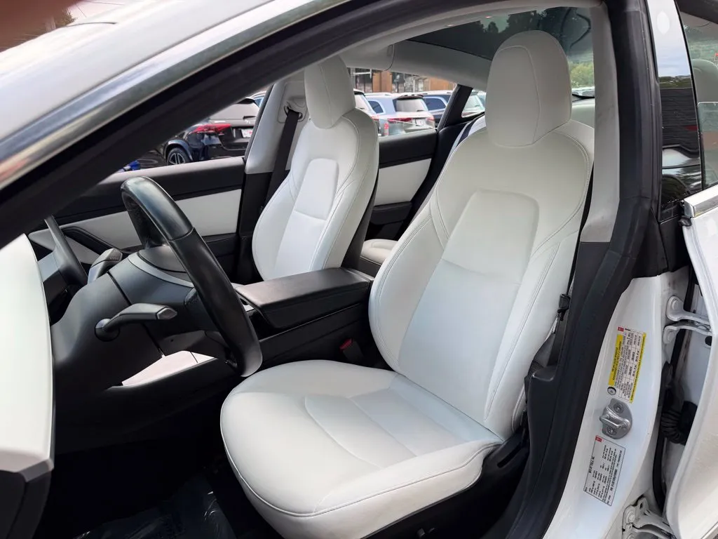 Tesla Model 3 photo 26