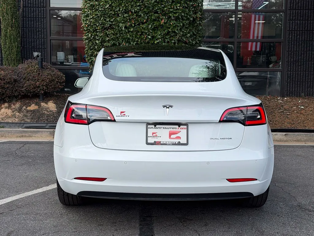 Tesla Model 3 photo 14