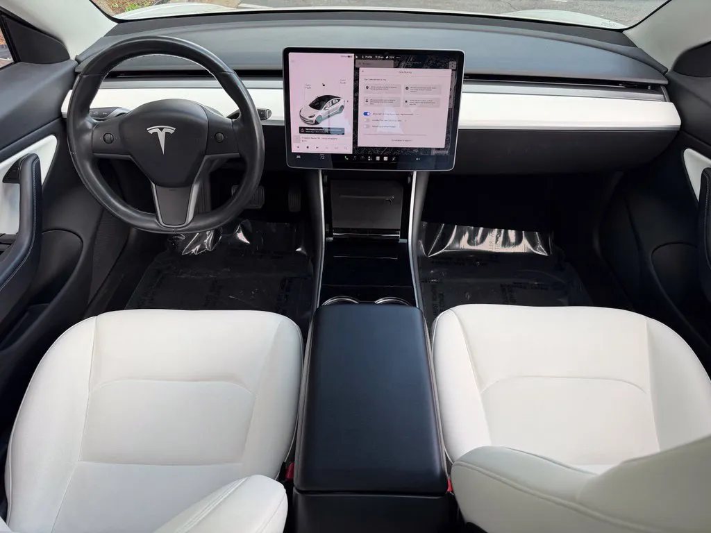 Tesla Model 3 photo 40