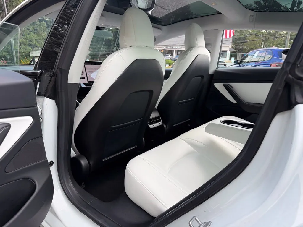 Tesla Model 3 photo 30