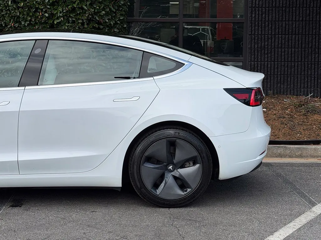Tesla Model 3 photo 11