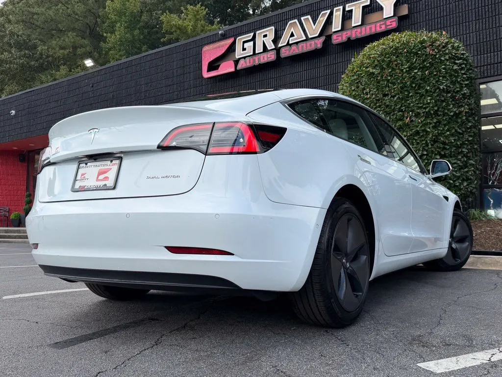 Tesla Model 3 photo 13