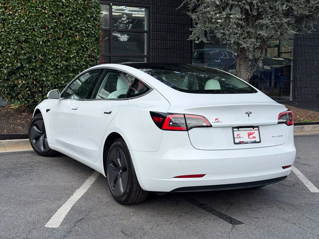 Tesla Model 3 photo 19