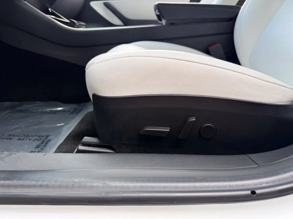 Tesla Model 3 photo 27