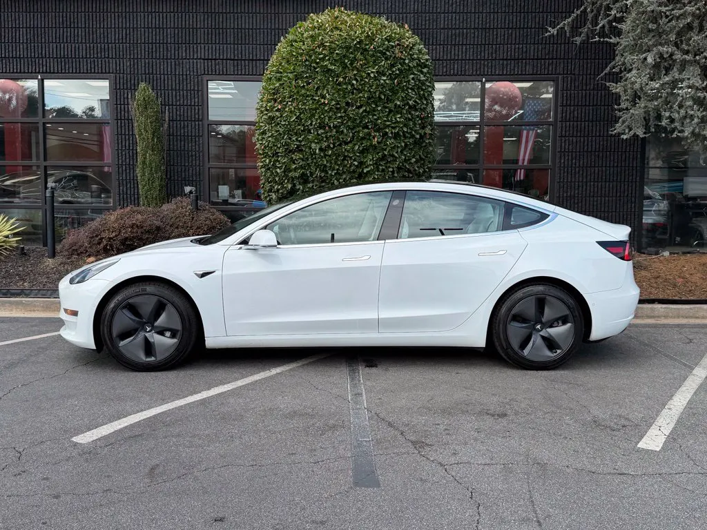 Tesla Model 3 photo 9