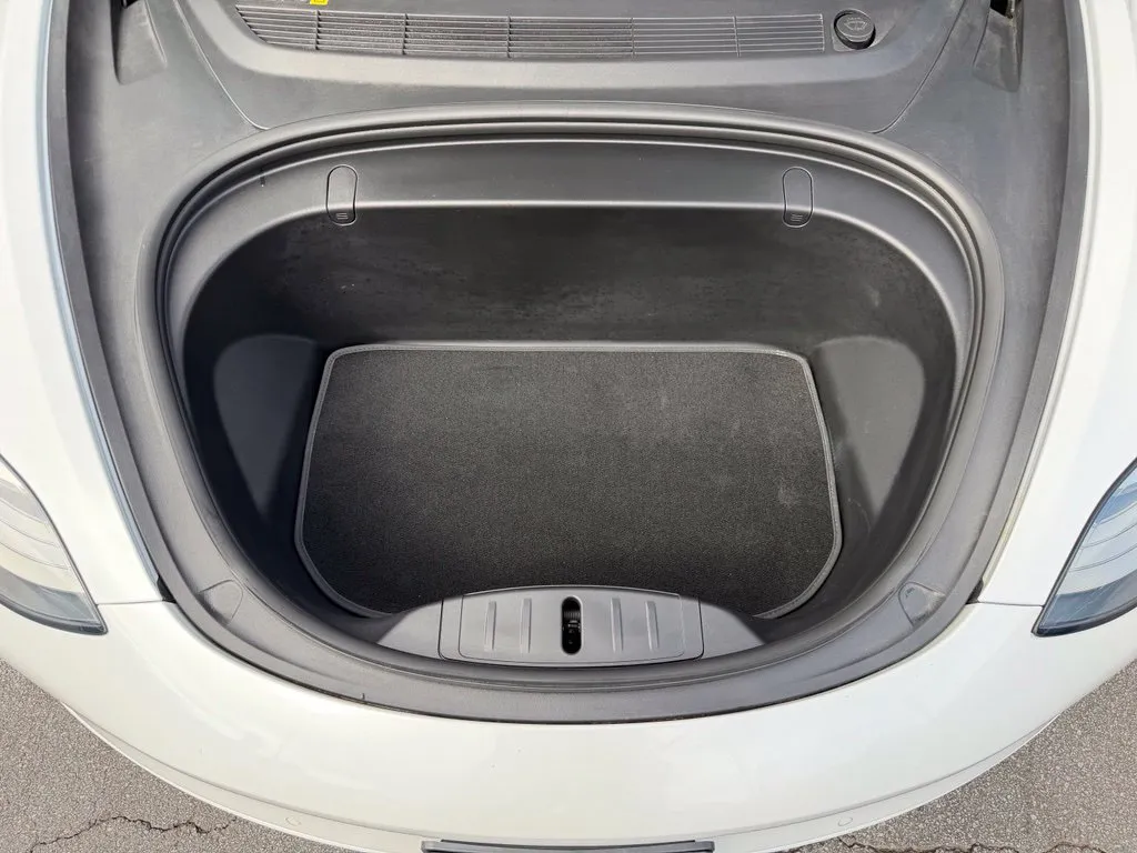 Tesla Model 3 photo 6