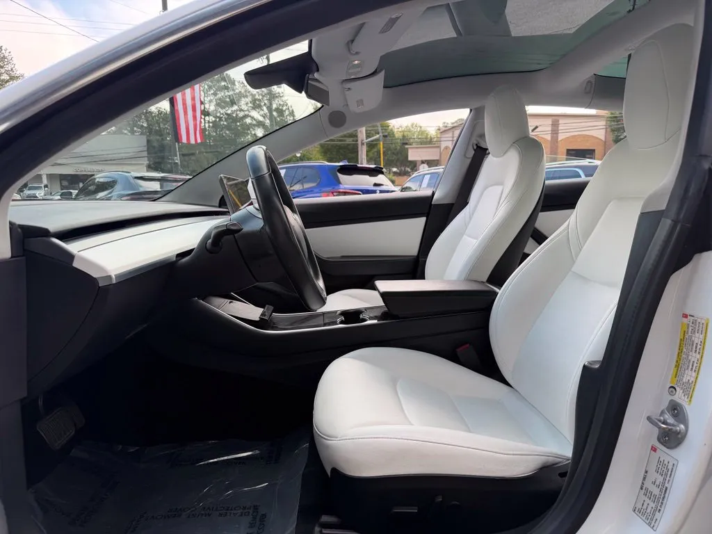 Tesla Model 3 photo 25