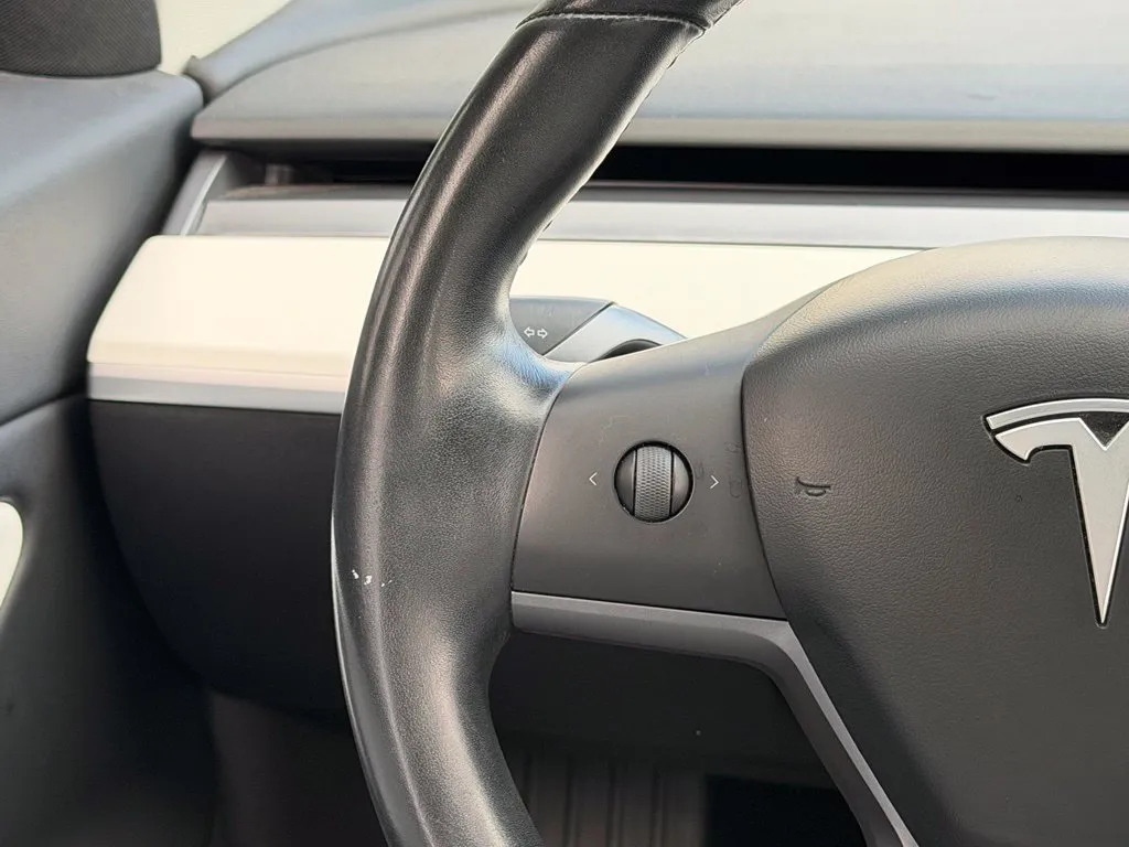 Tesla Model 3 photo 44