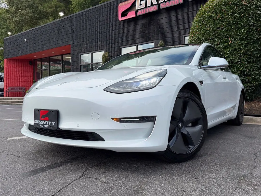 Tesla Model 3 photo 2