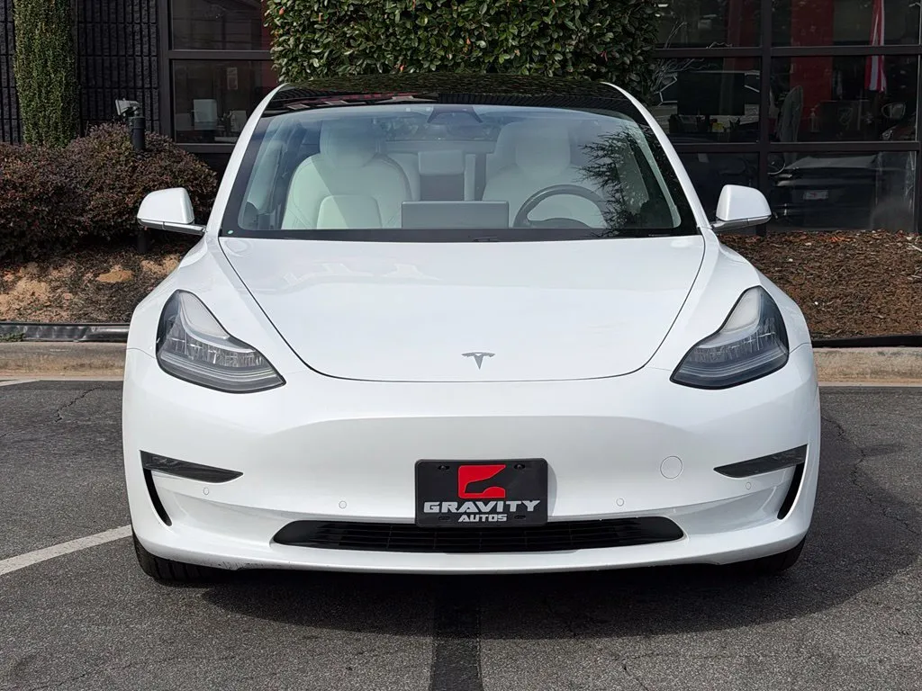 Tesla Model 3 photo 3