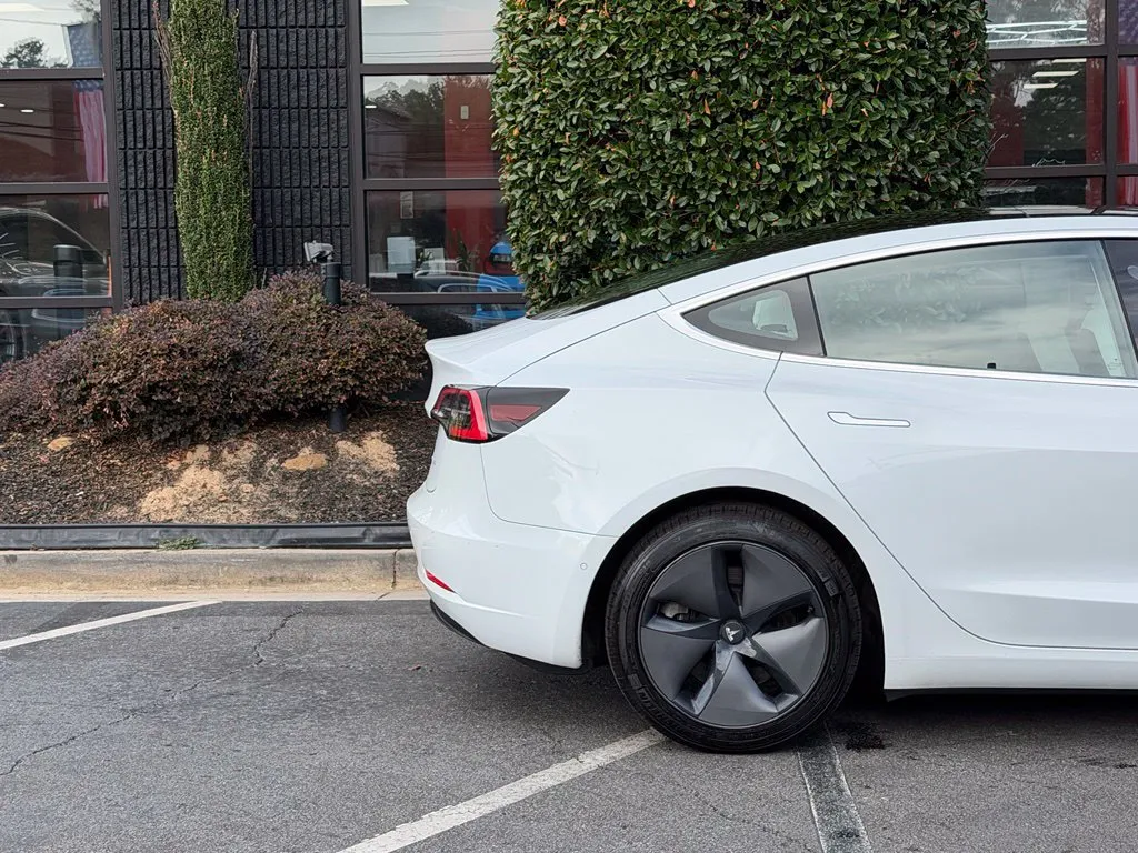 Tesla Model 3 photo 22