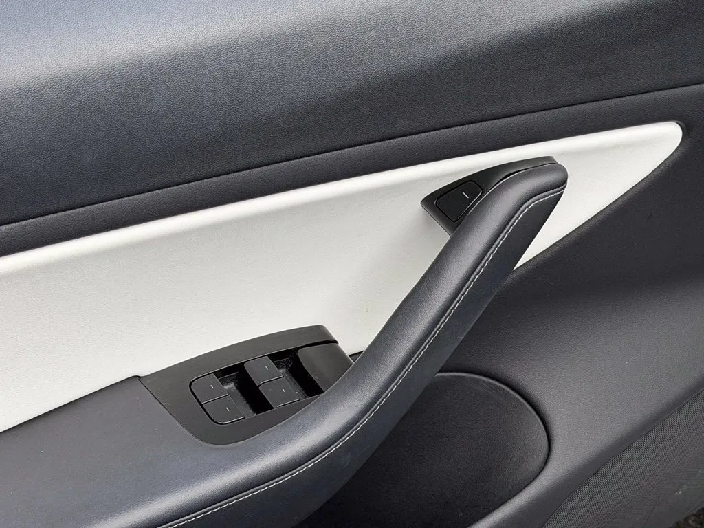 Tesla Model 3 photo 29