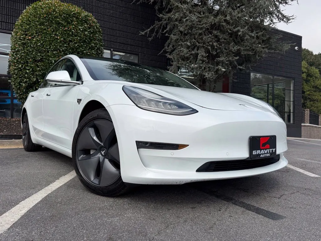 Tesla Model 3 photo 8