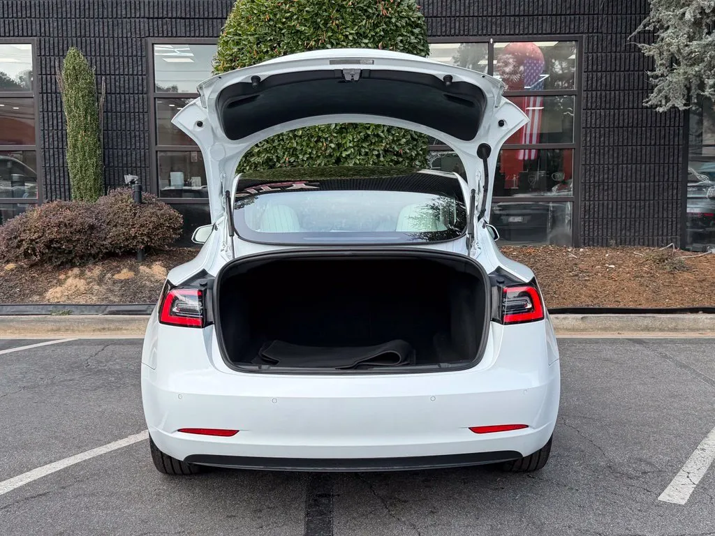 Tesla Model 3 photo 17