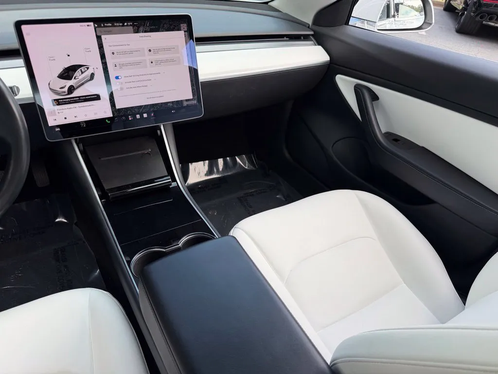 Tesla Model 3 photo 42