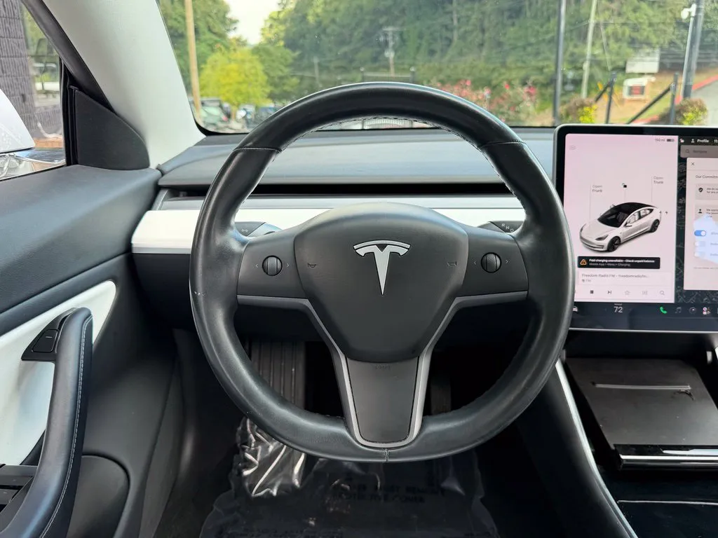 Tesla Model 3 photo 43