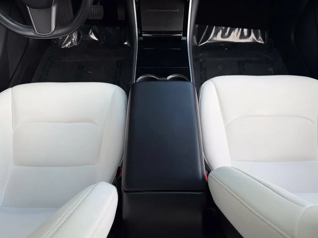 Tesla Model 3 photo 47