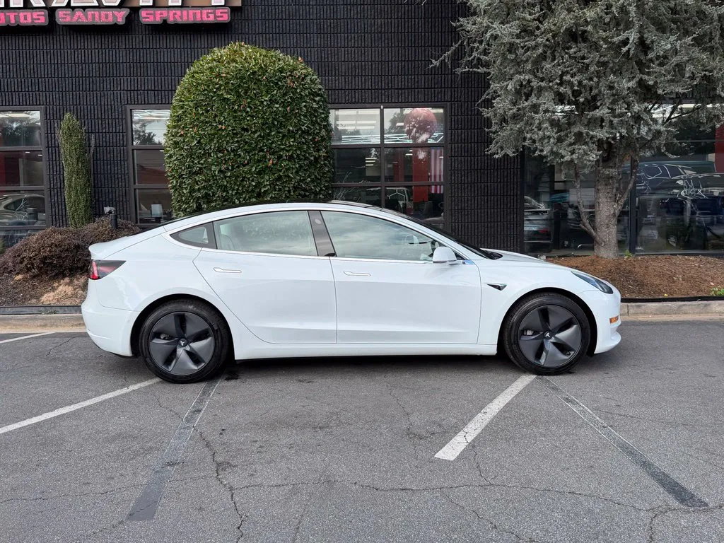 Tesla Model 3 photo 21