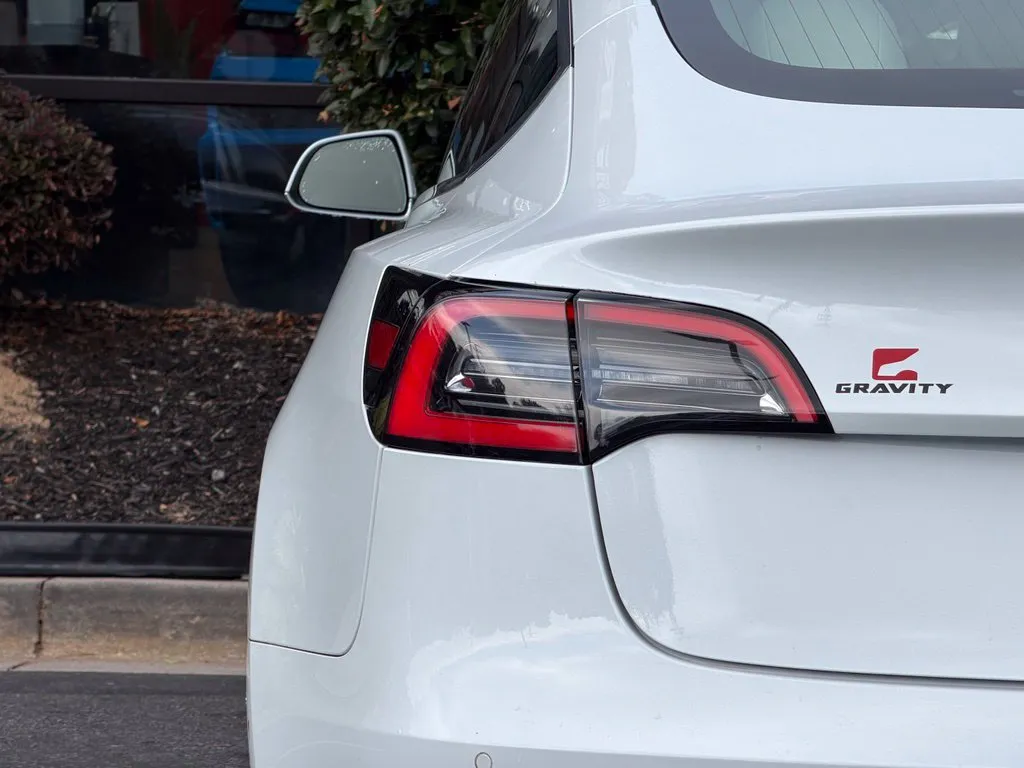 Tesla Model 3 photo 15