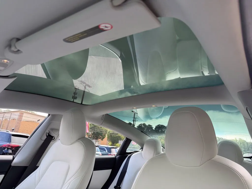 Tesla Model 3 photo 50