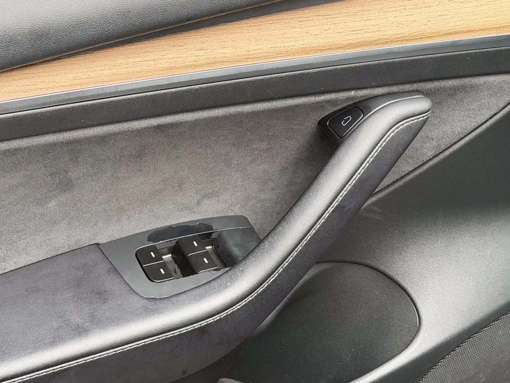 Tesla Model 3 photo 29
