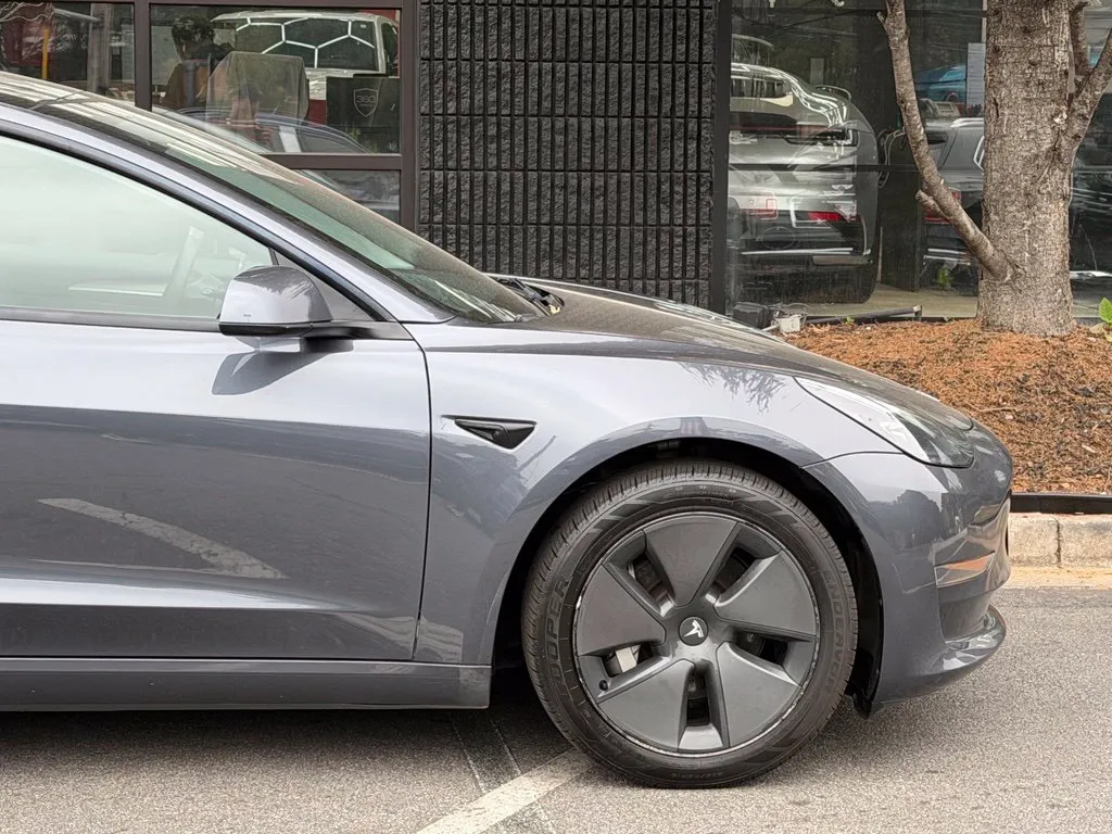 Tesla Model 3 photo 23