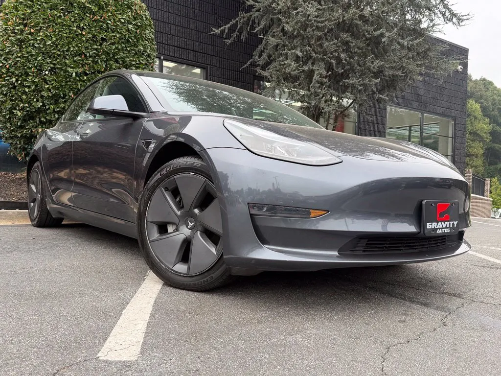 Tesla Model 3 photo 8