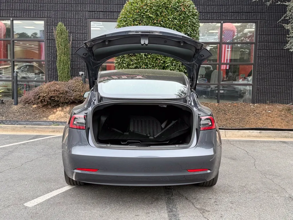 Tesla Model 3 photo 17