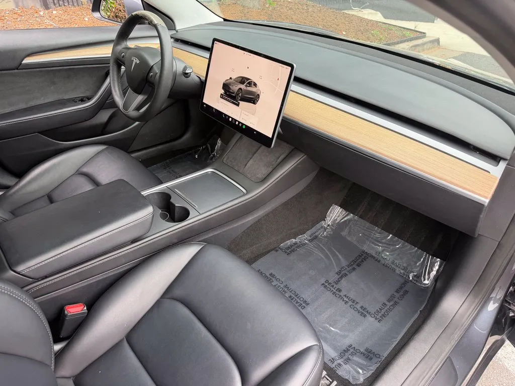 Tesla Model 3 photo 32