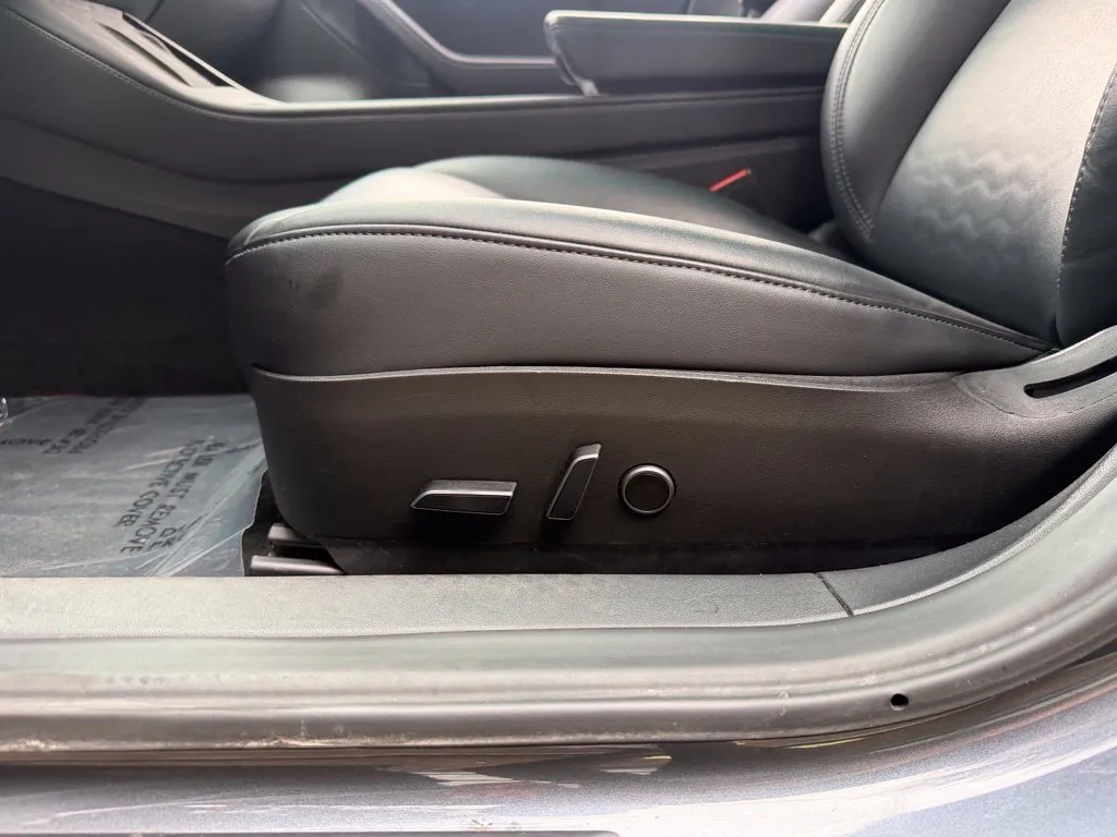 Tesla Model 3 photo 27