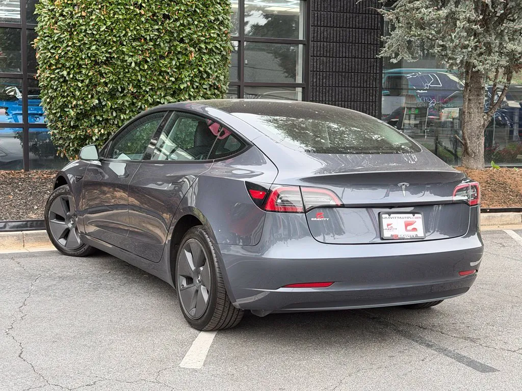 Tesla Model 3 photo 19