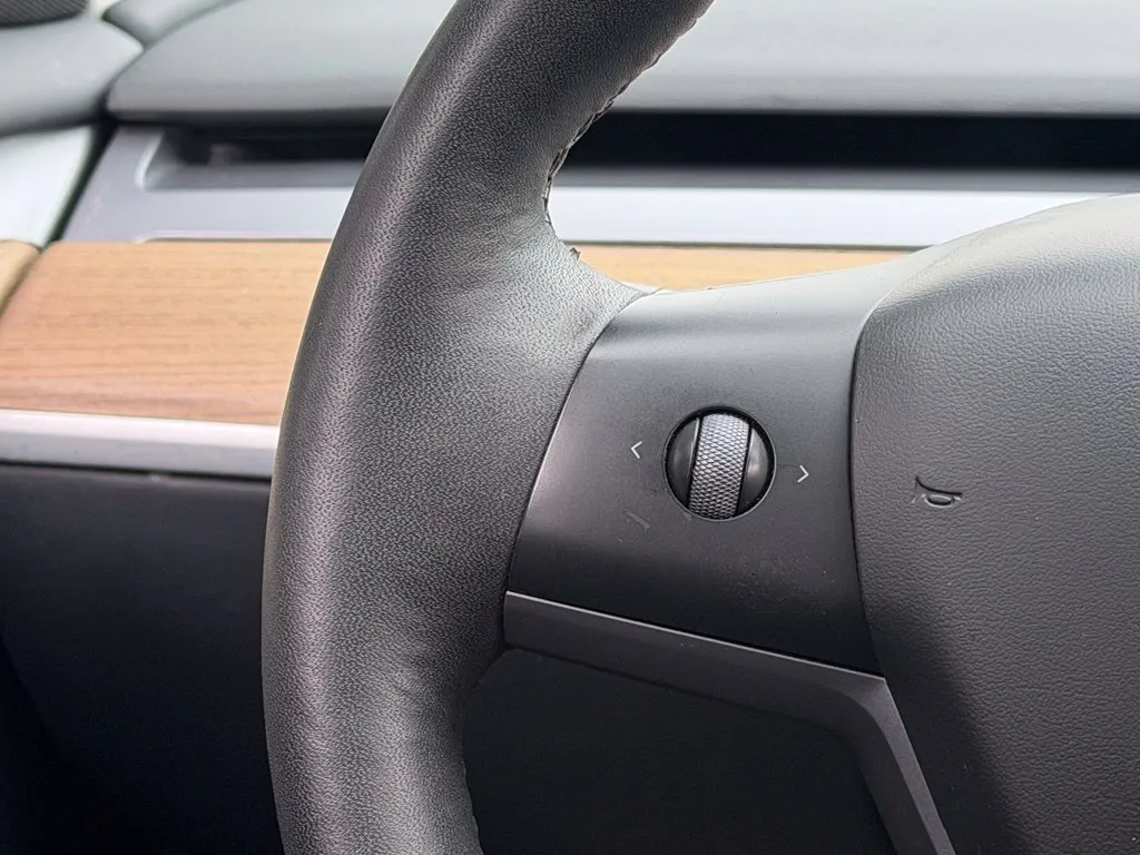 Tesla Model 3 photo 44
