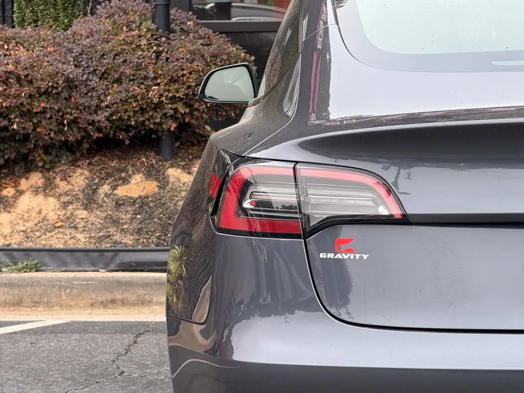 Tesla Model 3 photo 15