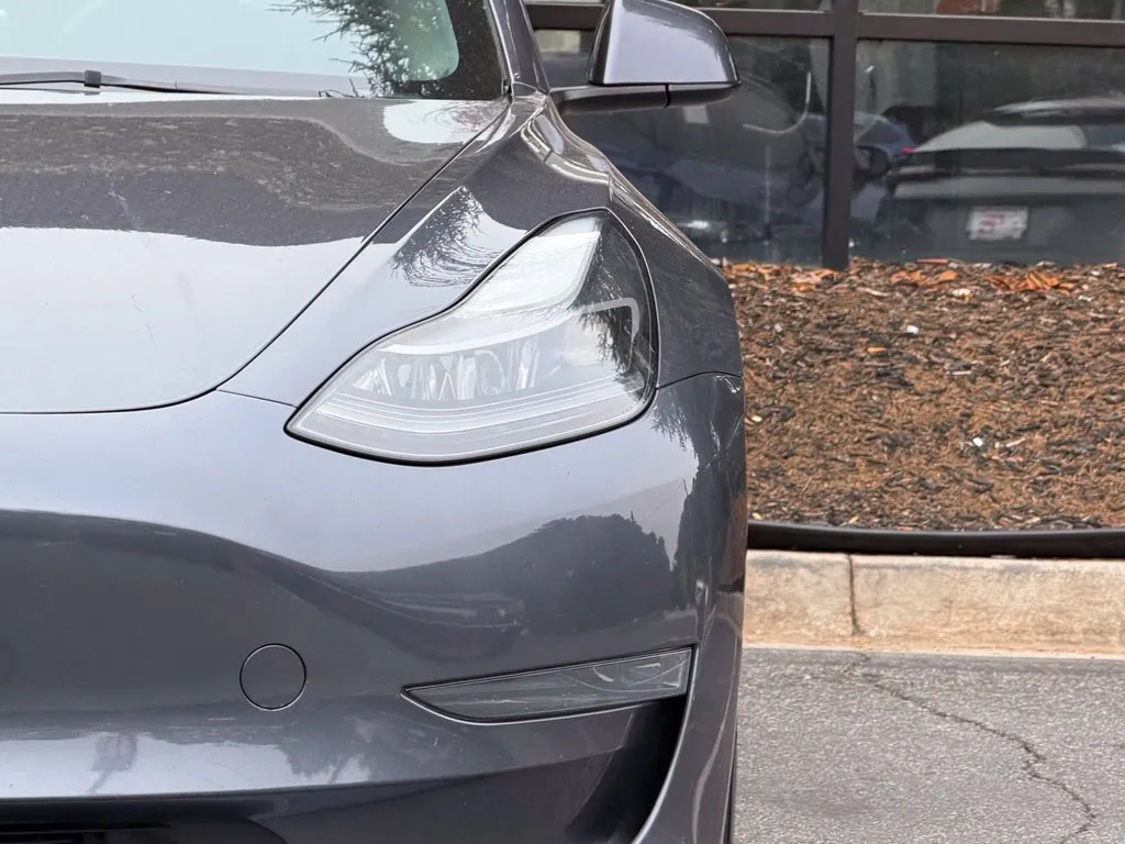 Tesla Model 3 photo 5