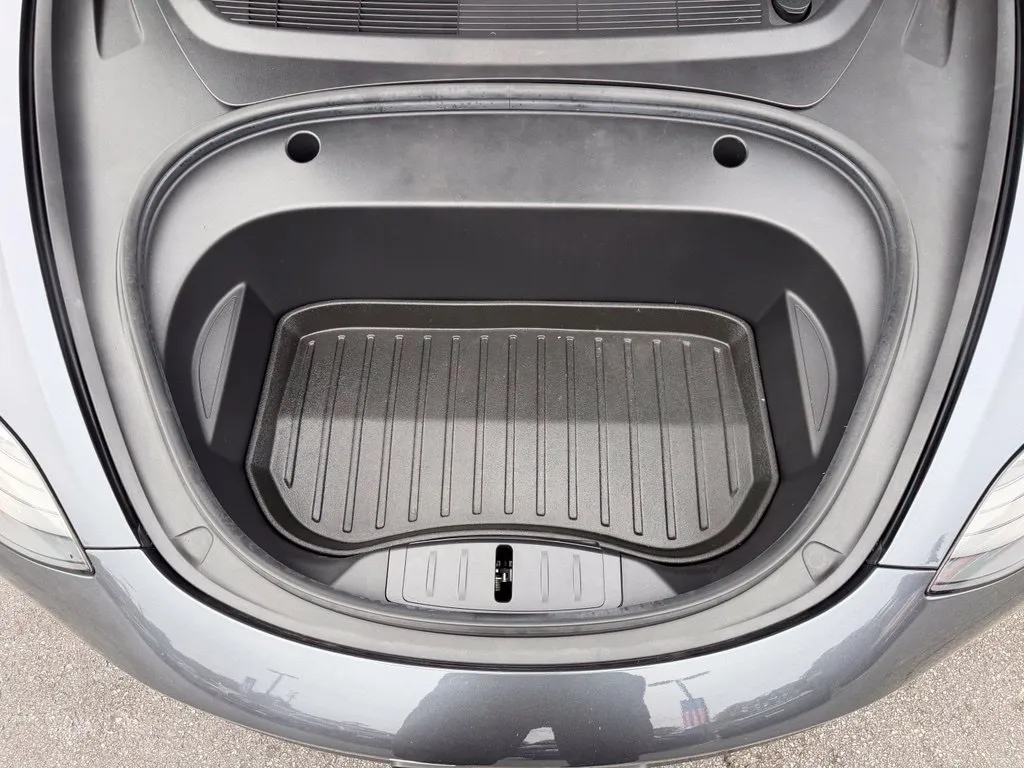 Tesla Model 3 photo 6