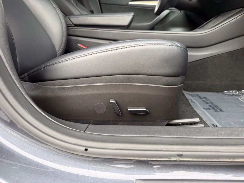 Tesla Model 3 photo 35