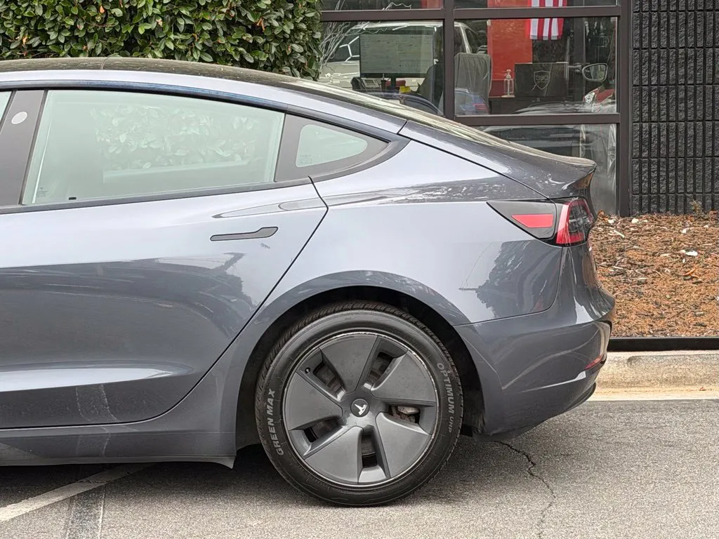 Tesla Model 3 photo 11