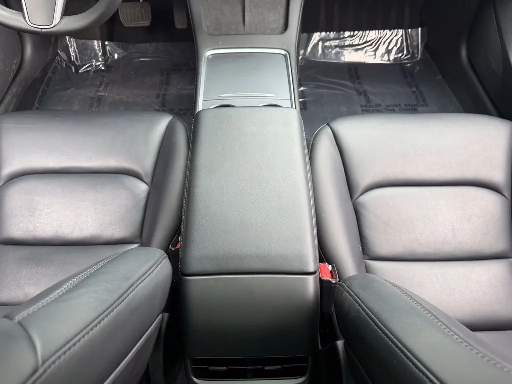 Tesla Model 3 photo 47