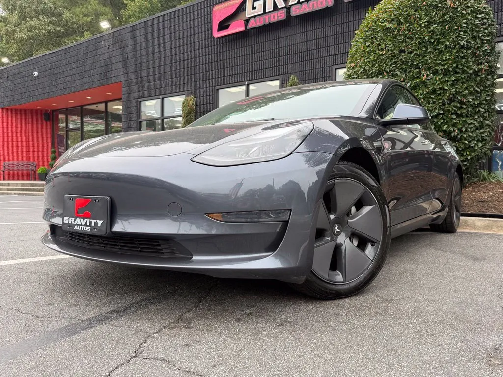 Tesla Model 3 photo 2