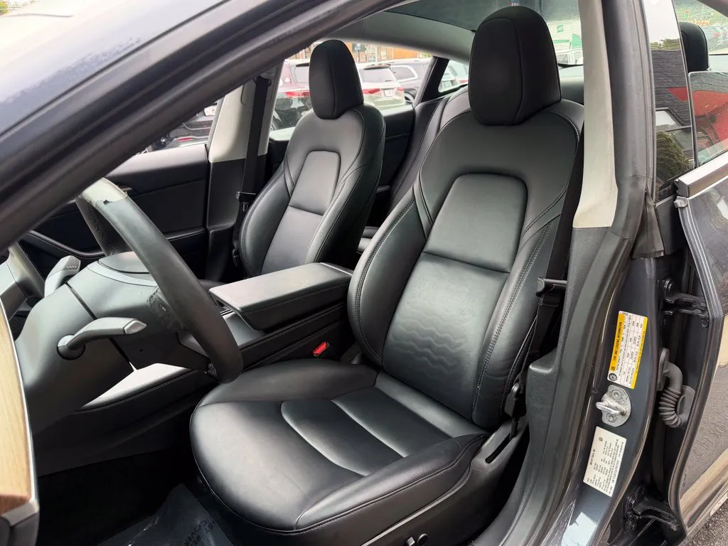 Tesla Model 3 photo 26