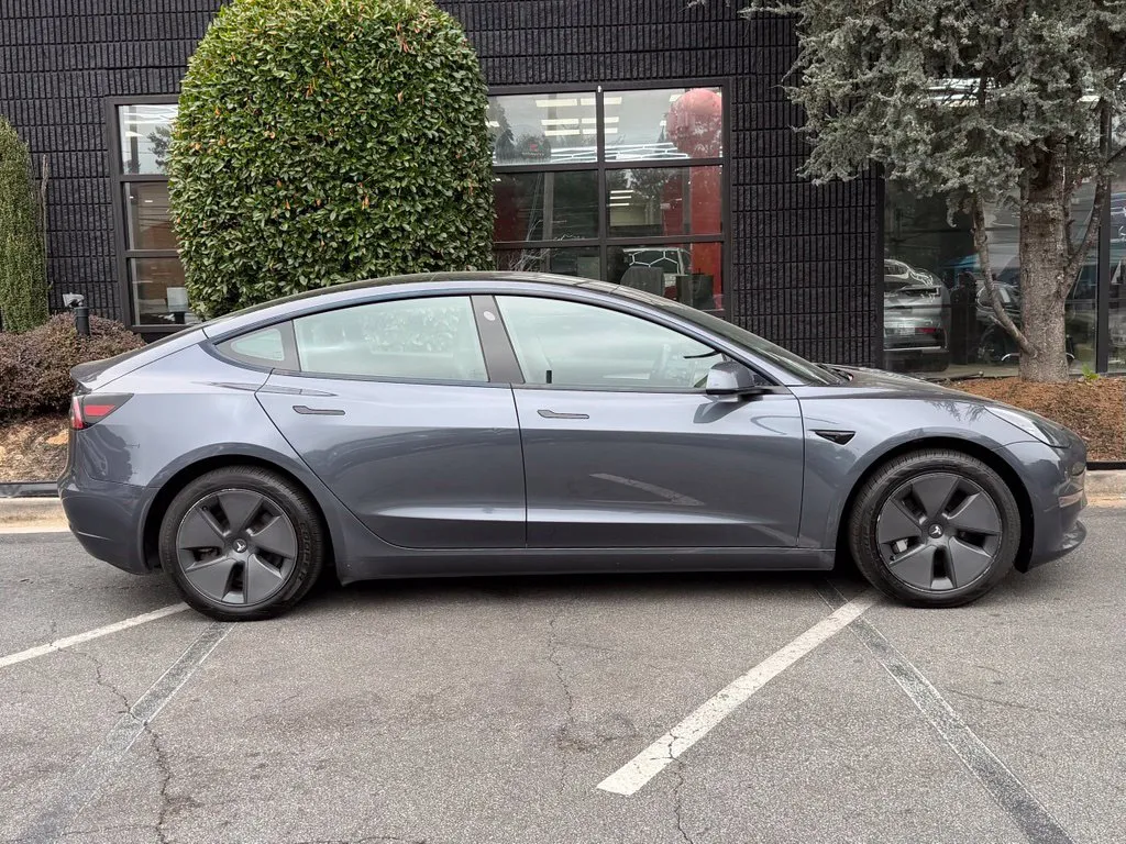 Tesla Model 3 photo 21