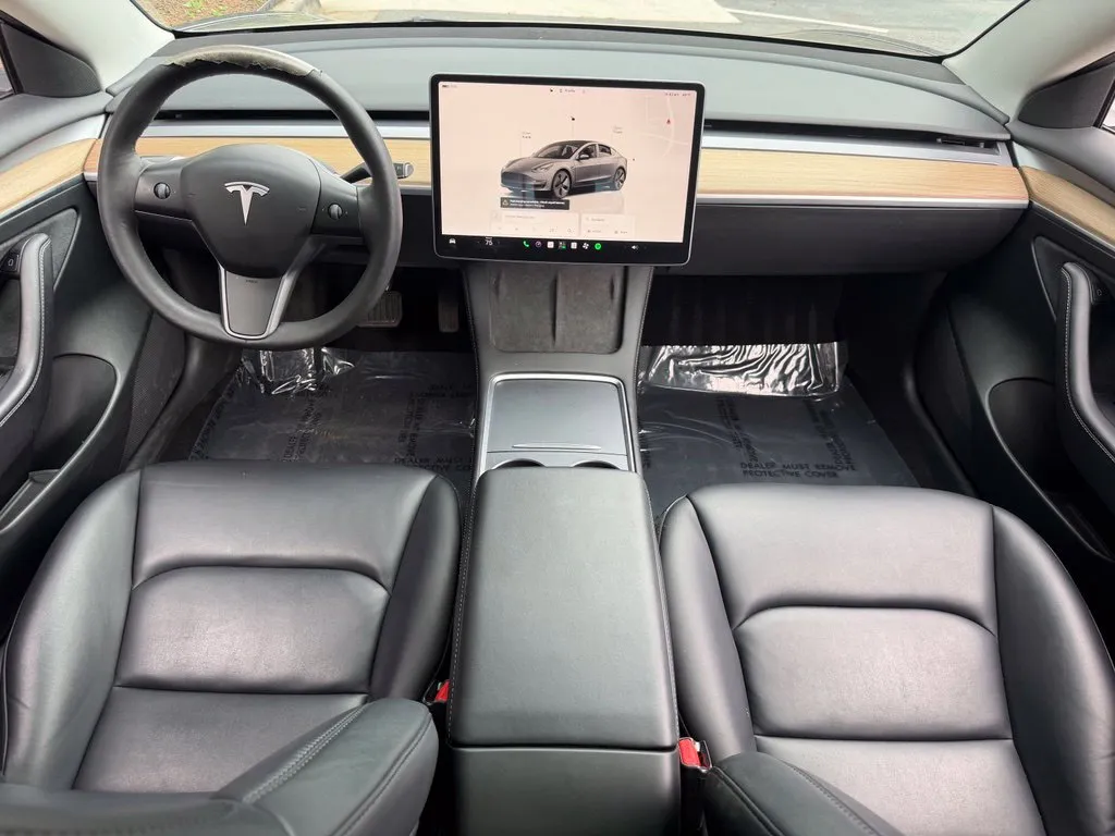 Tesla Model 3 photo 40