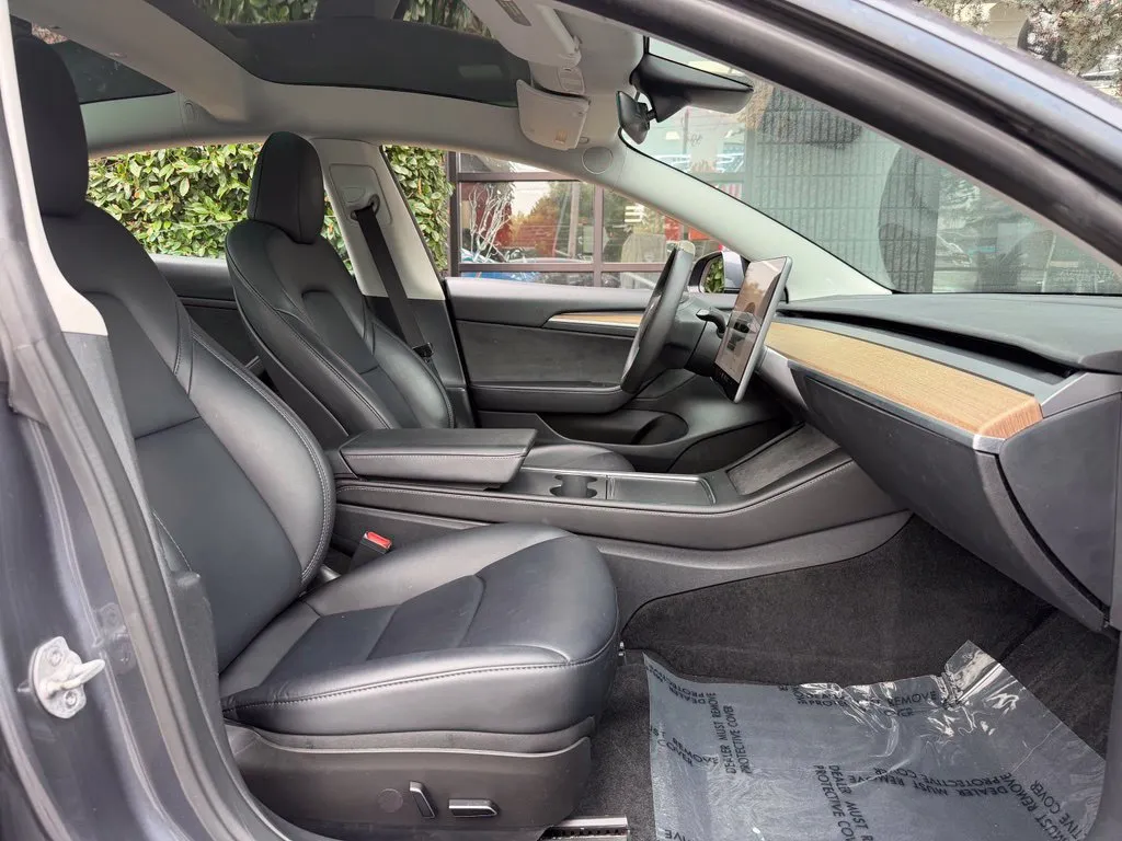 Tesla Model 3 photo 33