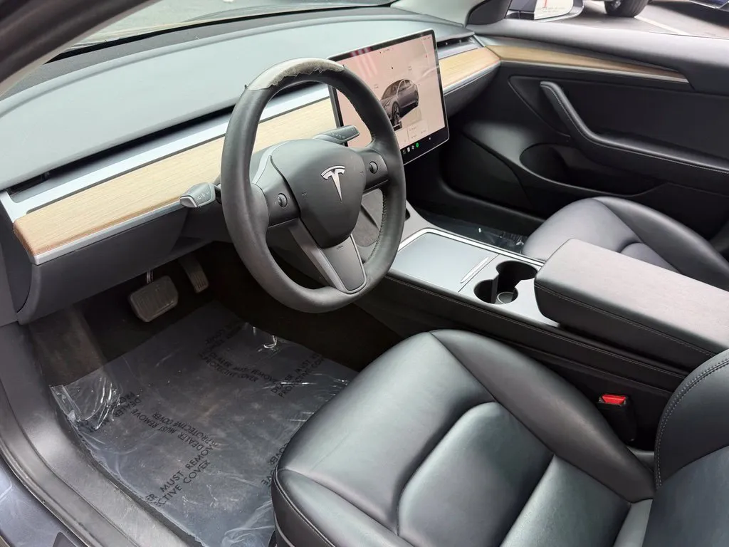 Tesla Model 3 photo 24