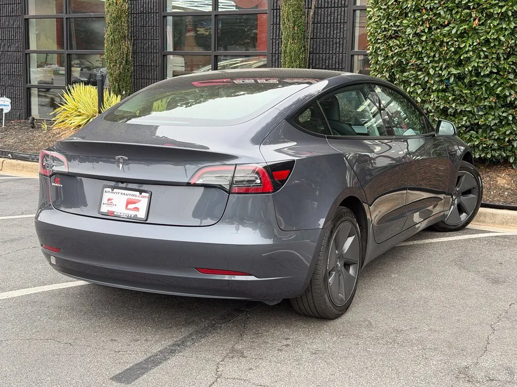 Tesla Model 3 photo 12