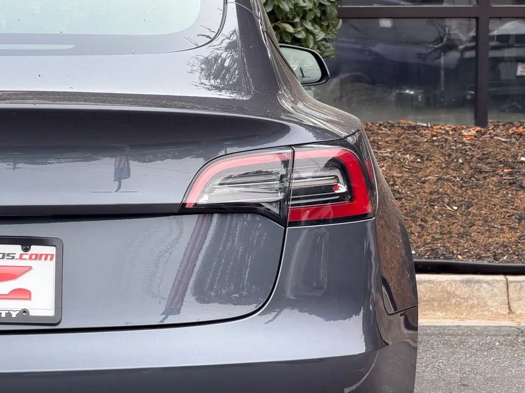 Tesla Model 3 photo 16