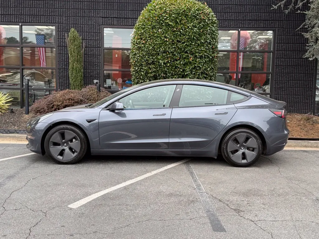 Tesla Model 3 photo 9