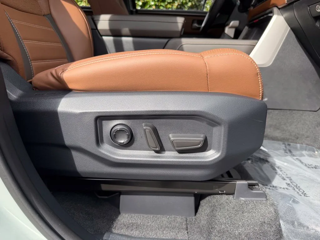 Toyota Tundra photo 35