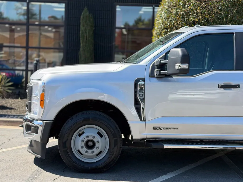 Ford F350SD photo 10