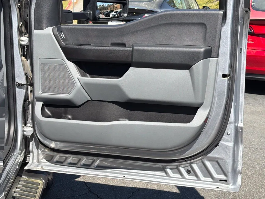 Ford F350SD photo 35